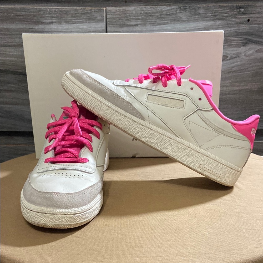 Reebok Club c 85 Chalk Atomic Pink x It’s a Man’s World